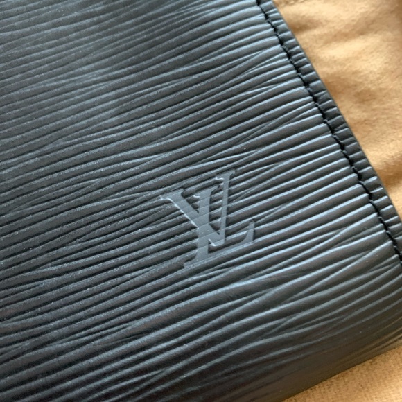 [SOLD] Louis Vuitton Epi black leather pochette - Picture 10 of 12